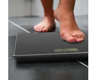 Digitální osobní váha s max. nosností 150kg, tvrzené sklo, černá (9)