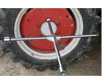 BGS Klíč křížový na kola nákladních vozidel, čtyřhran, 24 x 27 x 32 x 20 mm (3/4") (3)