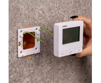 ENGO Controls Chytrý termostat E25-BATW, ENGO Smart, TUYA, bílá (3)