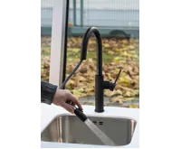 SAPHO FLAWO stojánková dřezová baterie s výsuvnou sprškou, černá mat (6)