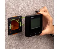 ENGO Controls Chytrý termostat E25-24B, RF, 24V, ENGO Smart, TUYA, černá (3)