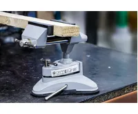 BGS Stolní svěrák | otočný | Čelisti 70 mm | s vakuovou sací základnou (2)